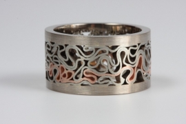 Meander ring with white gold and roségold