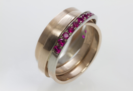 Goldline ring with rubies