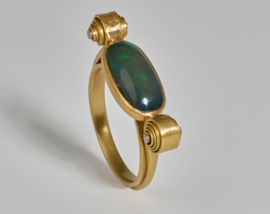 De romeinse ring met opaal