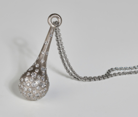 Witgouden hanger "tear in heaven"