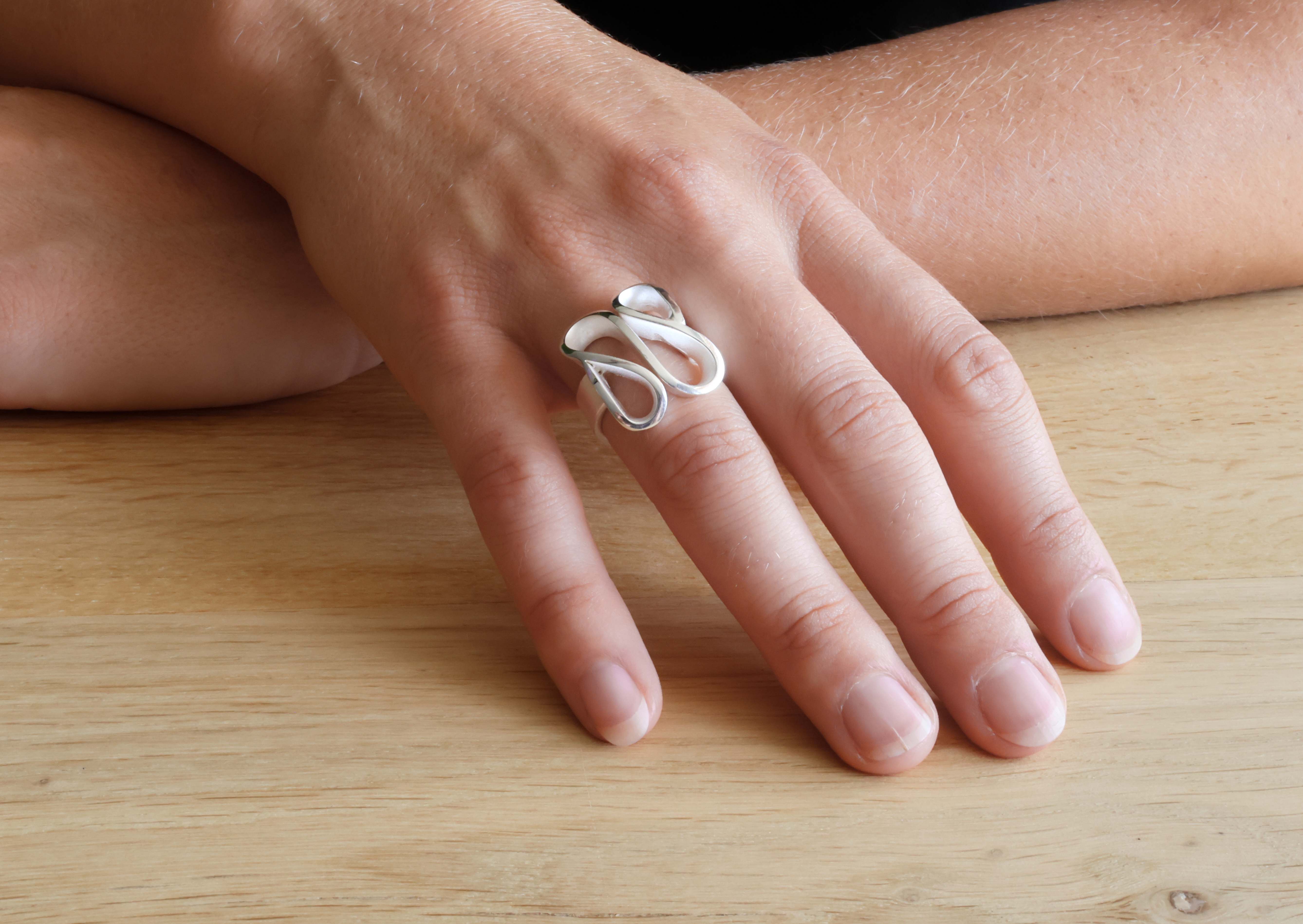 Tezer ring met dubbele infinity lus