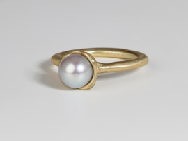 Dripping art ring met licht grijze parel