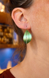 Apero Segel earrings  (apple green )