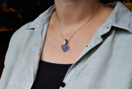 Chalcedonherz mit Öse aus Weißgold und Diamanten