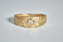 Rough made ring  with roosdiamond