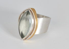 Manu Schmuck ring met mint groene steen