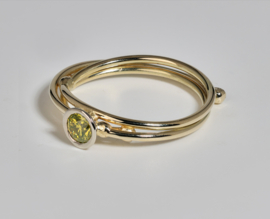 Medusa Ring mit grünne Diamand