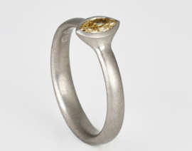 Platina Ring mit navette Diamant Goldline