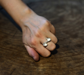 GS zilveren ring met "swing"