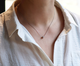 Witgouden "rol" hanger (dubbel)