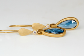 Topas-Ohrringe mit Diamant