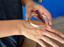 Manu Schmuck armband smal met klein diamant