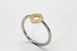 Platina ring met gouden vierkant