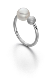 Eva Strepp ring in silver with 1 pearl