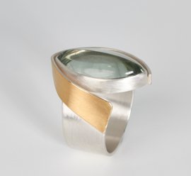 Manu Schmuck ring met mint groene steen