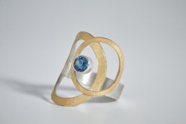 Manu Schmuck ring met London blue topaas