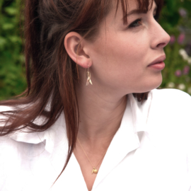 Katinka Neuner  gouden schelp hanger (kokkel)