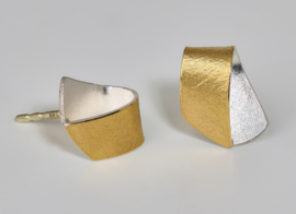 Manu schmuck gevouwen oorknopjes