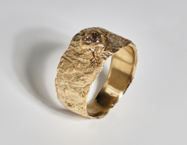 Baumrinde Ring mit Herzdiamant