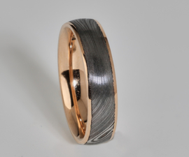 Rodgolden Ring mit Damaszenerstahl