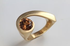 Angela Hubel ring met zirkon Shooting star