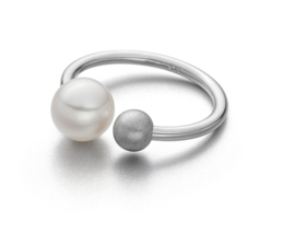 Eva Strepp ring in silver with 1 pearl