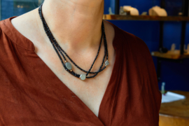 Ketting met meteoriet elementen en spinel