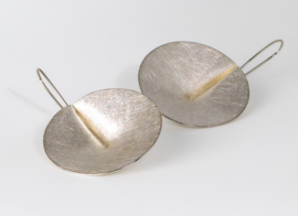 Lindedau zilveren vouw oorbellen