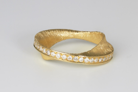 Goldline "flap" Ring mit Diamanten