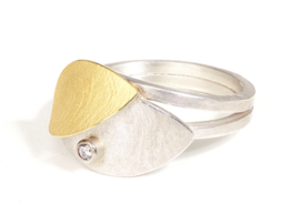 Manu Schmuck ring met 2 blaadjes (klein)