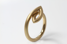 Cardillac gold ring with marquise vorm