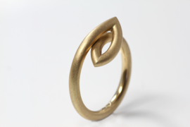 Cardillac mat gouden ring met markies vorm