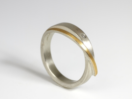 Manu Schmuck ring met diagonale lijn