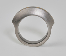 Feniom titanium ring met gouden lijn