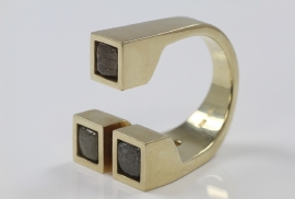 Geelgouden Ring mit 3 Rohdiamanten