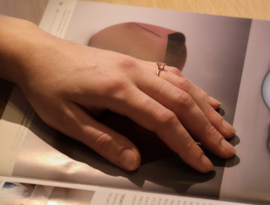 Rosé gouden ring mit roze saffier