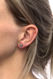 Medusa witgoud met blauwe saffier