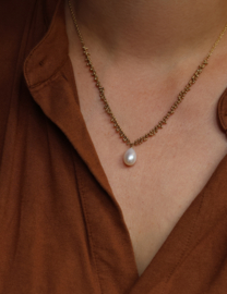 Gouden ketting met druppel parel