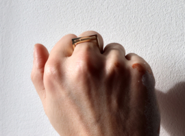 Moving baguette diamond ring