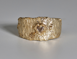 Baumrinde Ring mit Herzdiamant