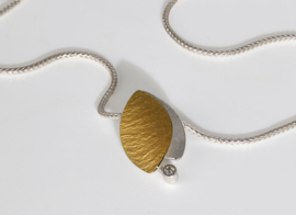 Manu schmuck hanger met 2 blaadjes