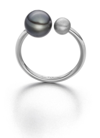 Eva Strepp ring met 1 Tahiti parel (donker)