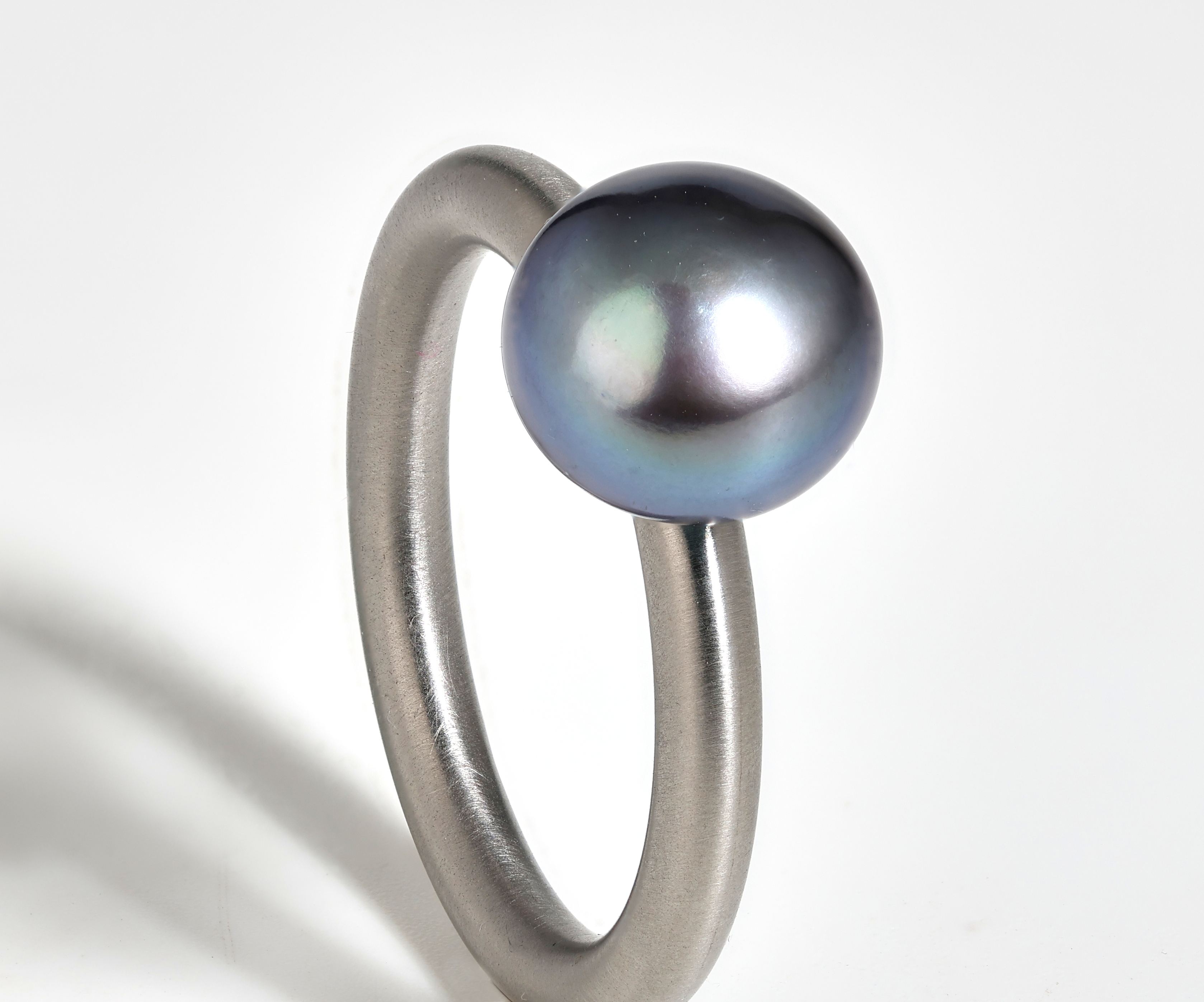 Swivel ring met antraciet grijze parel