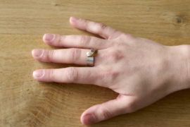 Manu Schmuck ring with pearl