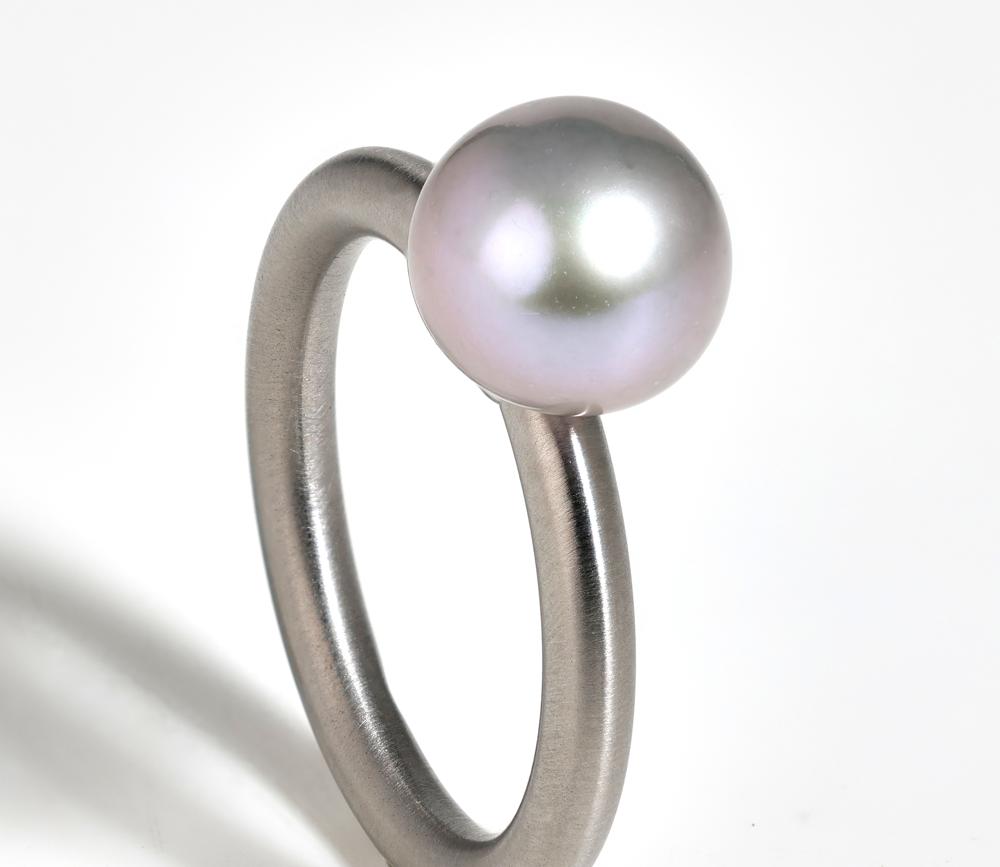 Swivel ring met licht grijze parel
