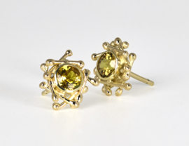 Medusa geelgoud met groen/gele saffier