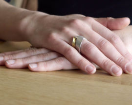 Manu Schmuck ring met princes diamant