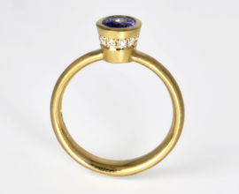 Saffier ring met diamanten