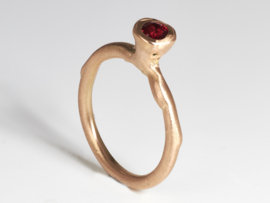 Dripping art ring with red corundum