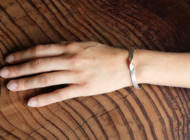 Tezer zilveren armband met enkele twist